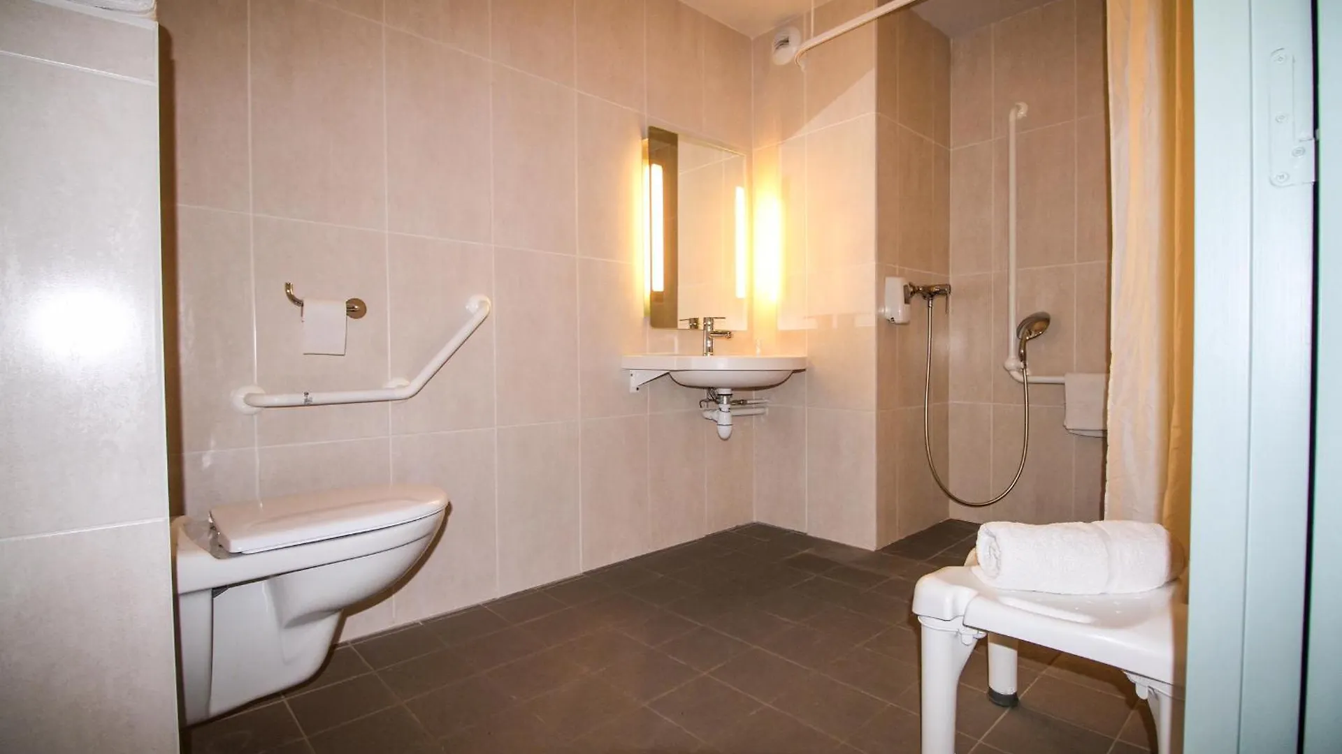 B&B HOTEL Montélimar Sud 2*,